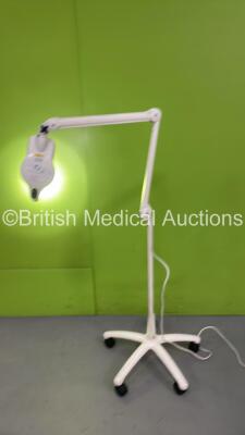 Luxo LHG026540 Patient Examination Lamp on Stand (Powers Up with Good Bulb) *S/N 04W/PK8005425*