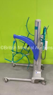 Arjo Opera Electric Patient Hoist with Battery and Controller (No Power) *S/N BMIGOR0425*