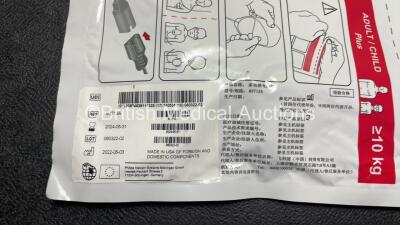 2 x Philips Heartstart FR3 Defibrillators (Both Power Up) In Carry Cases with 4 x Electrode Packs (All in Date) and 2 x Batteries (Install Before 2028 / 2027) *SN C18B-00119 / C18B-00083* - 7