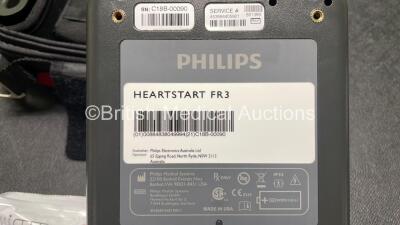 Philips Heartstart FR3 Defibrillator (Powers Up) In Carry Case with 2 x Electrode Packs (Both in Date) and 1 x Battery (Install Before 2028) *SN C18B-00090* - 6