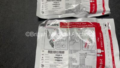 2 x Philips Heartstart FR3 Defibrillators (Both Power Up) In Carry Cases with 2 x Electrode Packs (Both in Date) and 2 x Batteries (Install Before 2028 / 2025) - 6