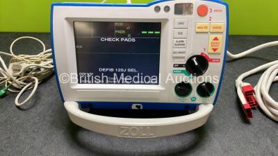 Zoll R Series ALS Defibrillator / Monitor (Powers Up) Including Pacer, ECG and Printer Options with 1 x Battery, 1 x Paddle Lead, 1 x ECG Lead and Cable Management System *AF08C004029* - 2