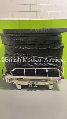 Huntleigh Lifeguard Hydraulic Patient Trolley with 13 x Mattresses (Hydraulics Tested Working)