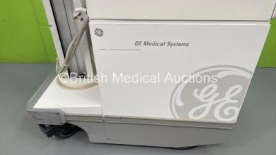 GE AMX 4 Plus IEC Mobile X-Ray Model No 2275938 (Powers Up with Key - Key Included - Damaged Handle - See Pictures) *S/N 1005751WK1* **Mfd 01/2006** - 2