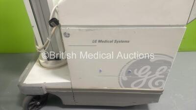 GE AMX 4 Plus IEC Mobile X-Ray System Model No 2275938 (Powers Up with Key - Key Included) *S/N 966746WK0* **Mfd 10/2001** - 2