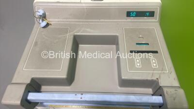 GE AMX 4 Plus IEC Mobile X-Ray System Model No 2275938 - Some Casing Damage - See Photo (Powers Up with Key - Key Included) *S/N 1006663WK7* **Mfd 02/2006** - 3