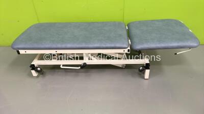 Huntleigh Hydraulic Patient Examination Couch (Hydraulics Not Working - Cushion Loose)