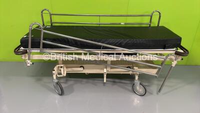 Huntleigh Lifeguard Hydraulic Patient Couch with Mattress (Hydraulics Tested Working)