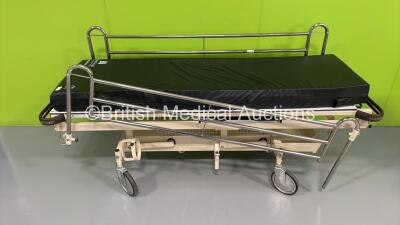 Huntleigh Lifeguard Hydraulic Patient Couch with Mattress (Hydraulics Tested Working) - 2