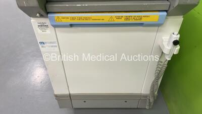 GE AMX 4 Plus IEC Mobile X-Ray Model No 2275938 (Powers Up with Donor Key - Key Not Included - Drives Only Message Displayed) *S/N 982294WK1* **Mfd 09/2003** - 4