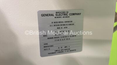 GE AMX 4 Plus IEC Mobile X-Ray Model No 2275938 (Powers Up with Donor Key - Key Not Included - Drives Only Message Displayed) *S/N 982294WK1* **Mfd 09/2003** - 8