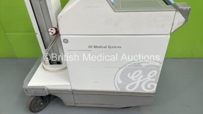 GE AMX 4 Plus IEC Mobile X-Ray Model No 2275938 (Powers Up with Donor Key - Key Not Included - Drives Only Message Displayed) *S/N 982294WK1* **Mfd 09/2003** - 11