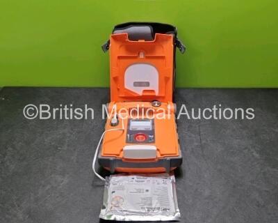 Cardiac Science Powerheart G5 Defibrillator Ref GS5-0SP0 (Powers Up) In Carry Case *SN D00000012627*