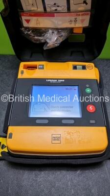 Medtronic Physio Control Lifepak 1000 Defibrillator *Mfd 2013* (Powers Up) *SN 41245153* - 2