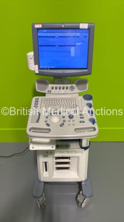 GE Logiq P5 Flat Screen Ultrasound Scanner Model No 5268207 Software Version R2.0.6 *S/N 99414SU5* **Mfd 11/2008** (Powers Up)