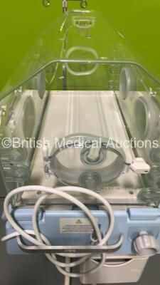 Drager Isolette 8000 Infant Incubator Version 4.11 (Powers Up) - 3