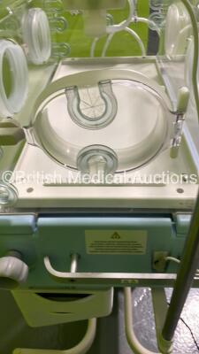 Drager Isolette 8000 Infant Incubator Version 4.11 (Powers Up) - 7