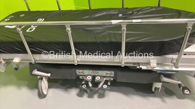 Huntleigh Lifeguard Hydraulic Patient Trolley with Mattress (Hydraulics Tested Working) *A/N 25494* - 4