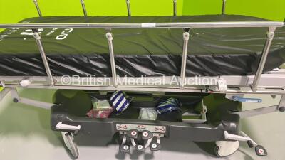 Huntleigh Lifeguard Hydraulic Patient Trolley with Mattress (Hydraulics Tested Working) *A/N 25483* - 4