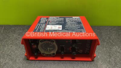 Smiths Pneupac paraPAC 2D Ventilator with Hose (Hose Missing in Photo)