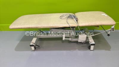 Plinth Electric Examination Couch with Controller - Damaged Controller Cable - See Photo *502EWO4061999*