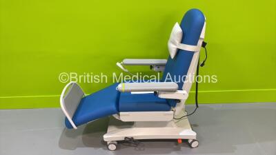 Greiner GmbH Ref 4225100 Electric Therapy Chair *Mfd 2020* with Controller (Powers Up)