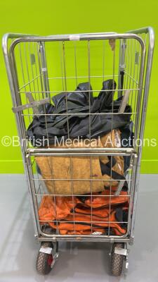 Mixed Cage Including Fluid Storage Container and Mats (Cage Not Included)