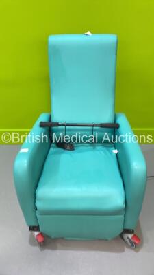 Reclining Patient Chair with Controller - Rear Handle Broken (Powers Up) *S/N 108837*