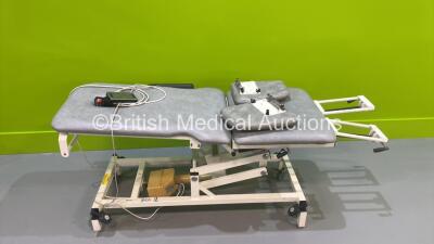 Huntleigh Akron Electric Patient Examination Couch with Controller (Powers Up) *LP* - 2