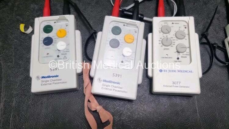 St. Jude External Pacemaker Job Lot Including 4 x Medtronic Model 5391 Single Chamber External ...