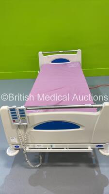 Huntleigh Contoura Electric Hospital Bed with Mattress and Controller (Powers Up) *S/N 530101* - 2