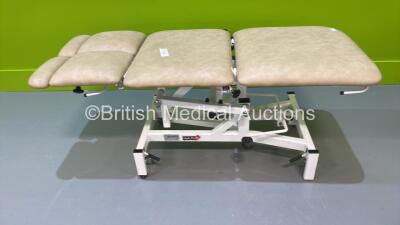 Medi Plinth Hydraulic Patient Examination Couch (Hydraulics Tested Working)