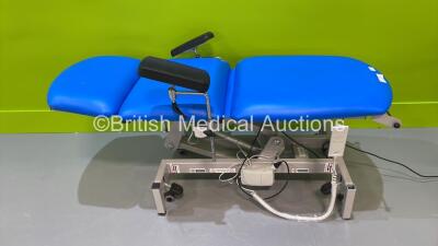 Sunflower Electric Patient Examination Couch with Controller (Powers Up)