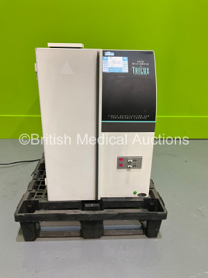 Wallac 1450 Microbeta Liquid Scintillation and Luminescence Counter (Powers Up)