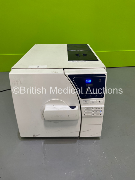 MDS Medical LF-22L-II Steam Sterilizer (Powers Up)