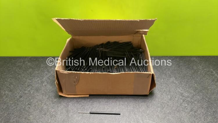 Large Quantity of Plastic Handle Sharp Needles