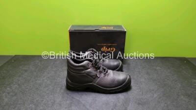 21 x Various Sized Safety Boots Including Magnum and Titan *cage*