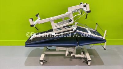 2 x Plinth Hydraulic Patient Couches (Both Tested Working - 1 x Missing Wheel) *502HM14051178*