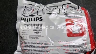 2 x Philips Heartstart HS1 Defibrillators (Both Power Up) In Carry Case with 2 x Ref M5070A Batteries *Install Before - 2023* - 7