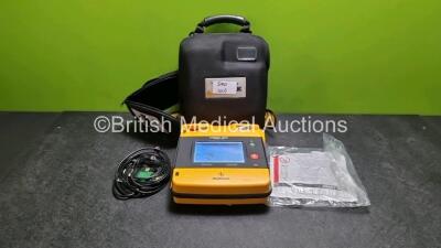 Medtronic Lifepak 1000 Defibrillator (Powers Up, Small Crack In Screen - See Photo) In Case with 3 Lead ECG Lead and 1 x In Date Electrode Pack *SN 36236994*