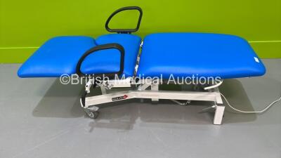 Medi-Plinth Electric 3 Way Patient Examination Couch - No Controller *S/N 708598*