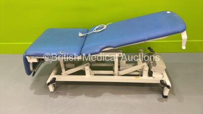 Huntleigh Akron Electric Patient Examination Couch - No Controller (Rip to Cushion - See Pictures) *S/N 37856*