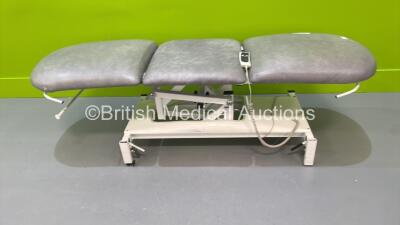 Medi-Plinth Electric 3 Way Patient Examination Couch with Controller (Powers Up) *S/N NA*