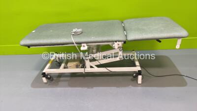 Huntleigh Electric Patient Couch with Controller (Powers Up) *S/N NA*