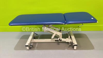 Plinth Co Hydraulic Patient Examination Couch (Hydraulics Tested Working - Rip to Cushion - See PIctures) *S/N 5012/H/S/3497/153*