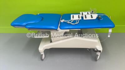 Huntleigh Akron Electric Patient Examination Couch with Foot Controller (Powers Up)