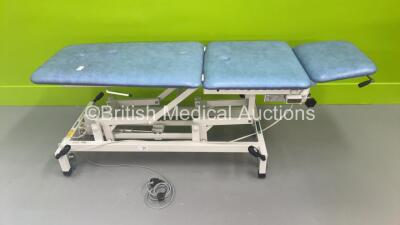 Huntleigh Akron Electric 3 Way Patient Examination Couch with Controller (Powers Up - Damaged Cushion - See Pictures)