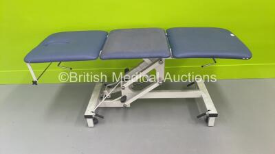 Plinth 2000 Hydraulic Patient Examination Couch (Hydraulics Tested Working)