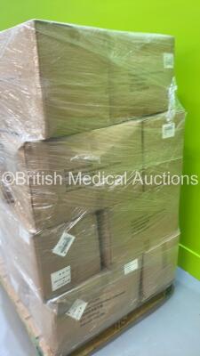 Pallet of Approx 2000 TotalDry Disposable Non-Woven Gowns (Out of Date) - 2