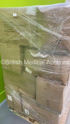 Pallet of Approx 2000 TotalDry Disposable Non-Woven Gowns (Out of Date) - 3